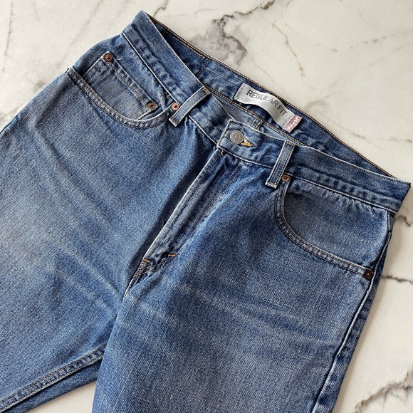 Levi’s 505 Hi-Rise Straight Leg Cut-Out Mom Jeans - Picture 8 of 9